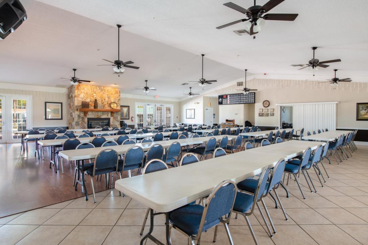 Majestic Oaks Rv Resort Zephyrhills Buitenkant foto