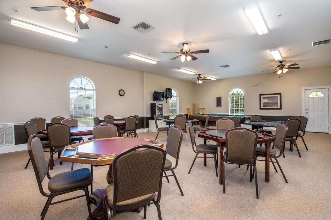 Majestic Oaks Rv Resort Zephyrhills Buitenkant foto